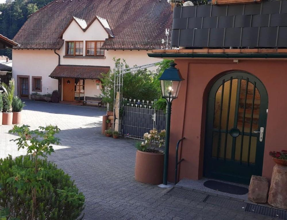 Pension - Gaestehaus Zum Pfaelzerwald Hinterweidenthal Eksteriør billede